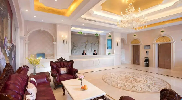 Vienna Hotel (Shenzhen Buji Metro Station), Rezerwuj Hotel Hotele w Shenzhen z parkingiem, Parking