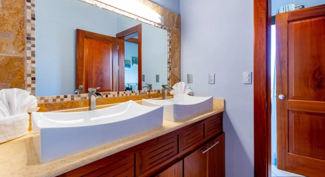 1-Bedroom Ocean-View Condo with Pool, Забронировать Отель Отели Плайя-Фламинго с бассейном, Бассейн