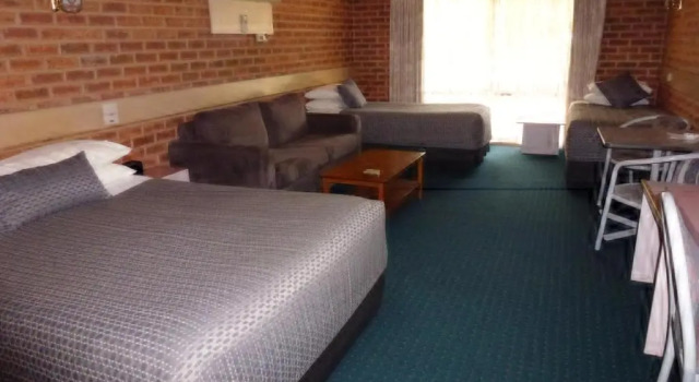 Семейный номер Standard Colonial Motor Inn Bairnsdale Golden Chain Property