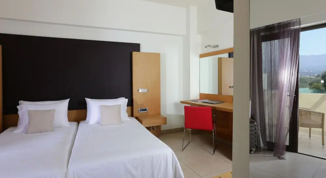Трёхместный номер с видом на сад Elite City Resort