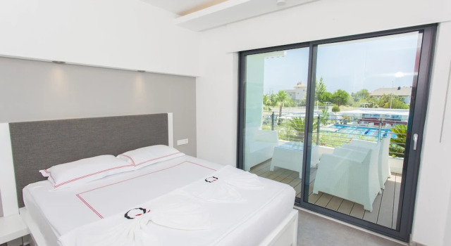 Номер Standard с красивым видом из окна Q Spa Resort