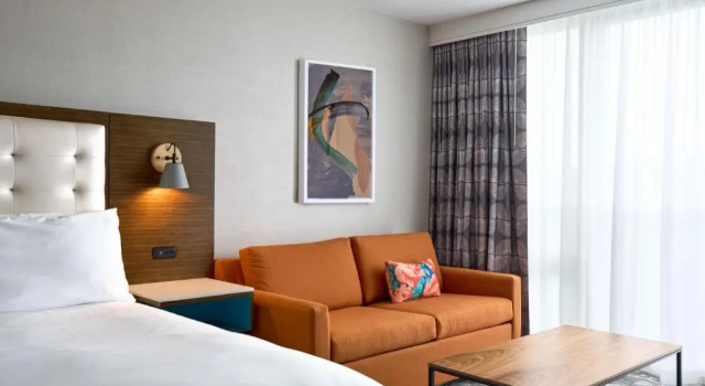 Номер Standard Renaissance Meadowlands Hotel