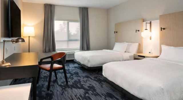 Четырёхместный номер Standard Fairfield by Marriott Inn & Suites North Bay