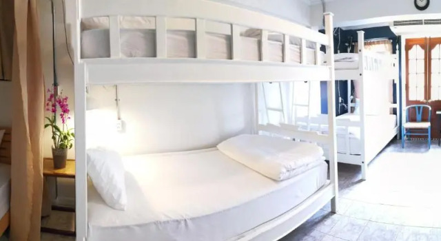 Кровать в общем номере Bed in Town