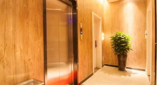 Delicacy and Warm·Gardenia Blossom Hotel (Baicheng University Town Medical College), Prenota Hotel Hotel a Hubei con parcheggio, Parcheggio