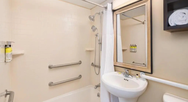 Четырёхместный номер Standard Staybridge Suites Savannah Historic District by IHG