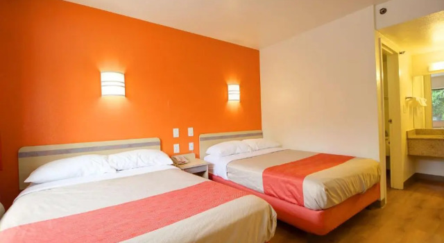 Четырёхместный номер Standard Motel 6-Lantana West Palm Beach, FL