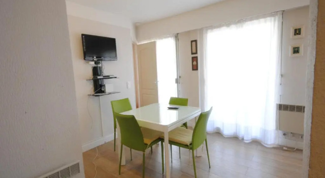 Le Palais Rouaze / Beg4012 / 2p