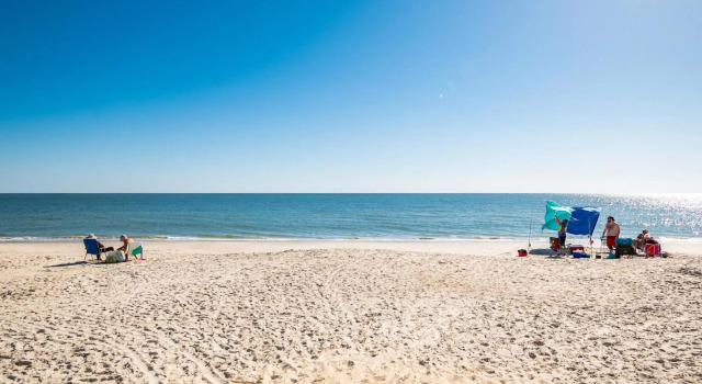 A Villa Roja by Oak Island Accommodations, Забронировать Вилла Остров Оук Северная Каролина