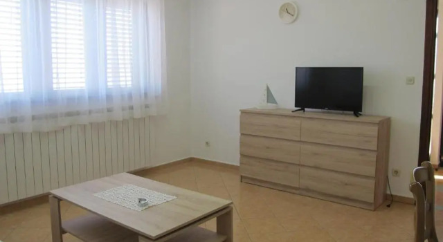 Apartmani Stille, Book Lejlighed Hoteller i Karlobag med parkering, Parkering