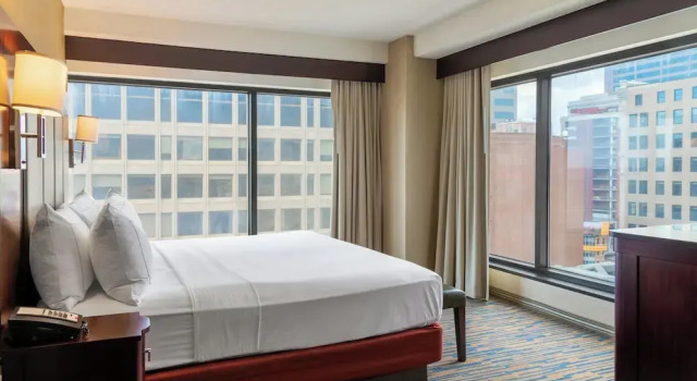 Двухместный номер Standard с видом на город The Capital Suites Hotel