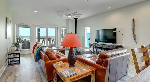 Paradise Ahoy 4 Bedroom Home by Redawning