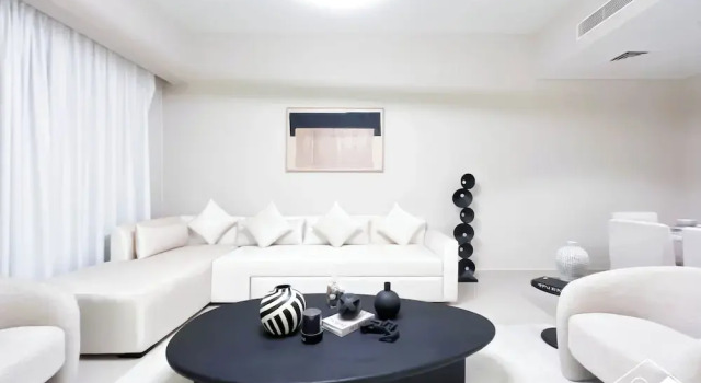 Апартаменты Skyline Elegance Fountain View 3BR in Downtown