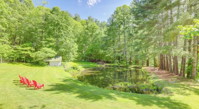 Коттедж с 3 комнатами с балконом Mtn Views & Epic Sunsets: Private Weaverville Home