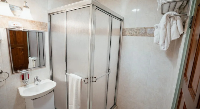 Четырёхместный номер Deluxe Runway Hotel