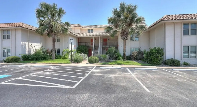 Sunny Beaches 3 Bedroom Condo by RedAwning