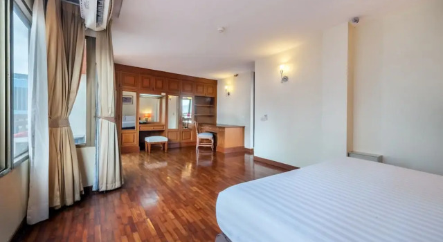 Номер Standard c 1 комнатой с балконом Bandara Silom Suites