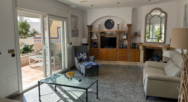 Large Villa private pool and garden near beach, Забронировать Вилла Отели Рокетас-де-Мар с парковкой, Парковка