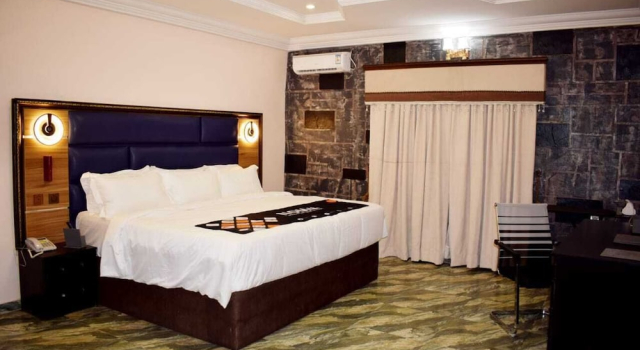 Place Tochil, Book Hotel Hotels in Owerri with Parking, Parking