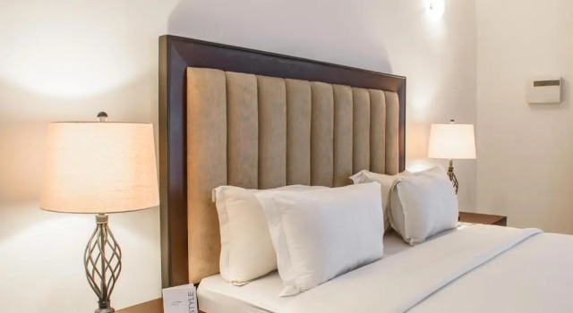 Pier Harbour Residences and Spa, Забронировать Отель Victoria Island , рядом с Red Door Gallery