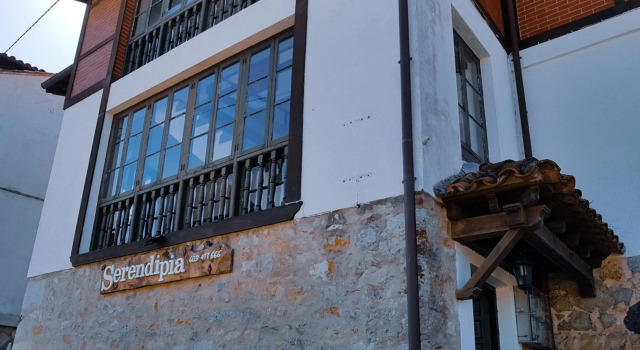 Apartamentos Serendipia, Забронировать Апартаменты/квартира Отели Сантильяна-дель-Мар с парковкой, рядом с Епархиальный музей Regina Coeli, Парковка