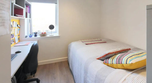 Student Only - Cosy Ensuite Bedroom in a Shared Apartment at Riverside Way, Varaa Huoneisto Asunnot kohteessa Merseyside, Huoneisto