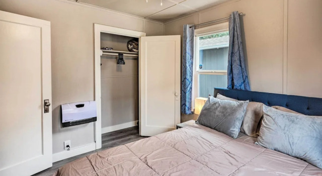 Cozy Elk Grove Home in the Heart of Old Town!, Prenota Hotel Elk Grove California
