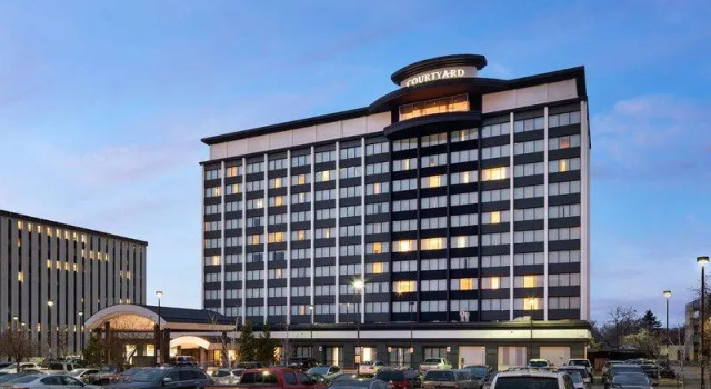 Кровать в общем номере Courtyard by Marriott Denver Cherry Creek
