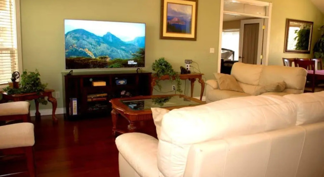 Huge Bdrms on main-Charming vacation home for 19, Забронировать Отель Бивертон Willamette Valley