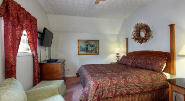 Четырёхместный номер Standard с 2 комнатами Honeymoon Hills Gatlinburg Cabin Rentals