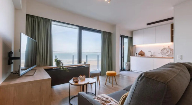 Апартаменты Cosy Apartment With Terrace Overlooking the sea