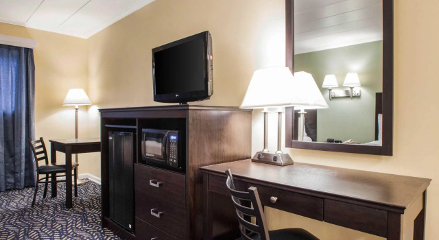 Четырёхместный номер Standard Econo Lodge Hicksville - Long Island