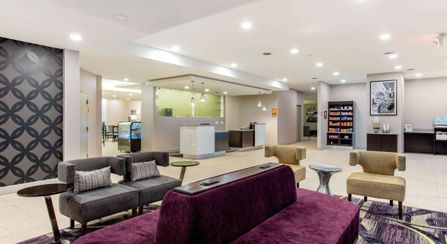 La Quinta Inn & Suites Indianapolis South, Varaa Hotelli Hotellit Indianapolis pysäköinnillä, Pysäköinti
