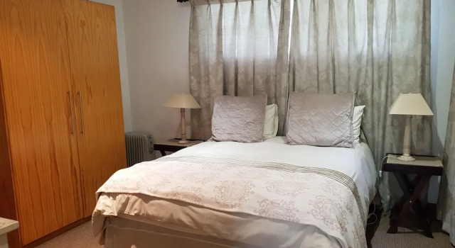 Студия Six Valk Avenue Guest House