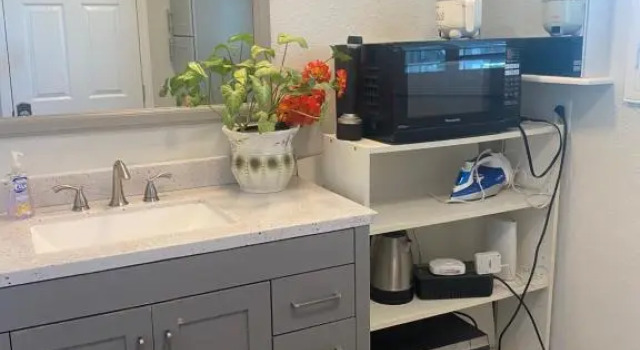 Private Room in Los Angeles w/ AC & WIFI