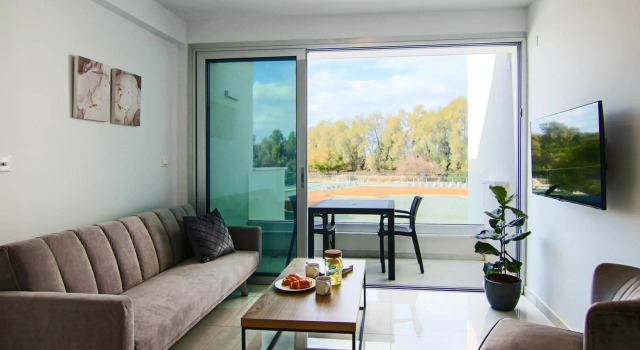 Phaedrus Living - Seaside Executive Flat Harbour 202, Забронировать Отель Отели района Пафоса с парковкой, рядом с Церковь Панахии Хрисополитиссы, Парковка