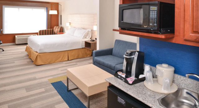 Двухместный люкс Holiday Inn Express Hotel & Suites San Diego Otay Mesa by IHG