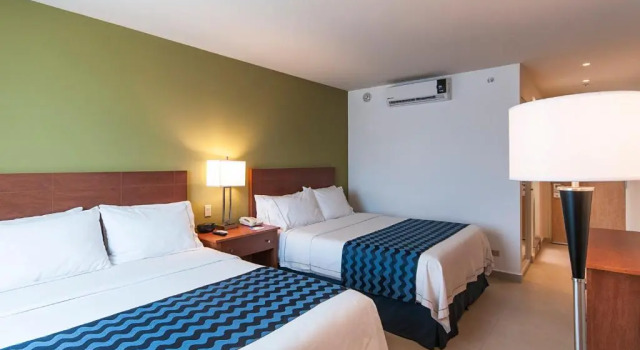 Четырёхместный номер Standard Holiday Inn Express Cabo San Lucas by IHG
