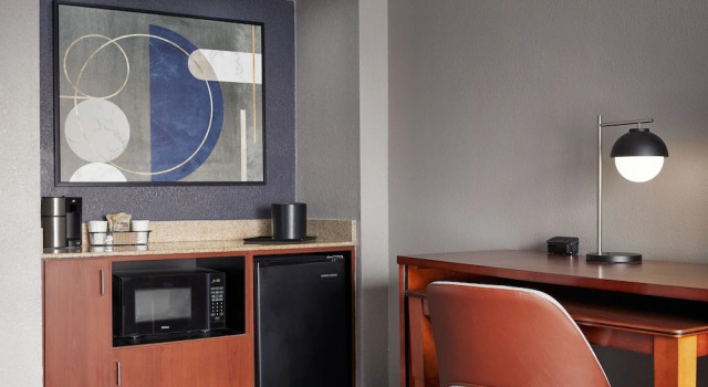 Люкс Courtyard by Marriott St. Louis Downtown West