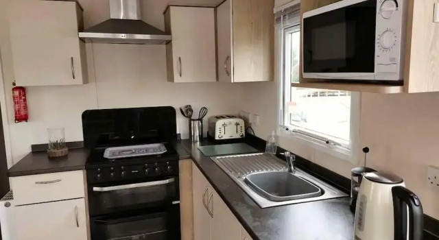 3 Bedroom Caravan - Sleeps 8 - Pets & Free Parking