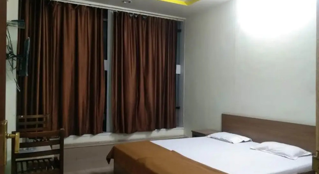 iROOMZ The Grand Lodge, Rezervovat Hotel Hotely v Bangalore s parkováním, Parkování
