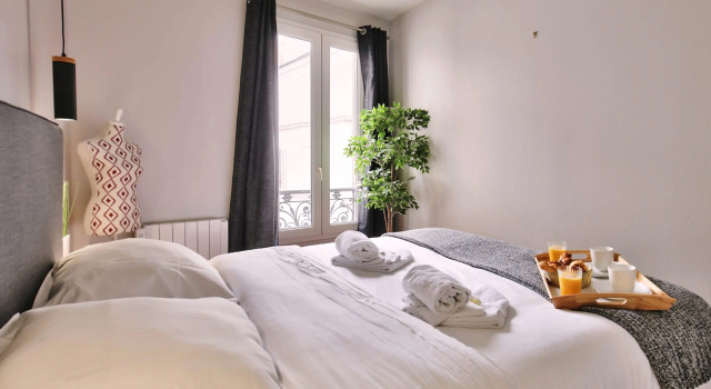 B 832  - Buttes Chaumont - Spacieux appartement, Забронировать Апартаменты/квартира Париж Иль-де-Франс, рядом с Курон