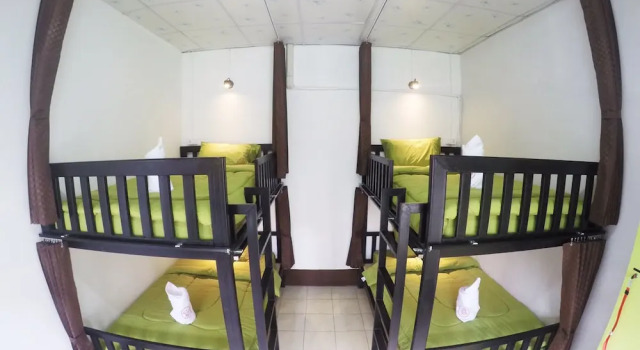Кровать в общем номере (мужской номер) Baan pai Hostel