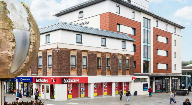 Travelodge Horsham Central, Забронировать Отель Хоршам Западный Суссекс