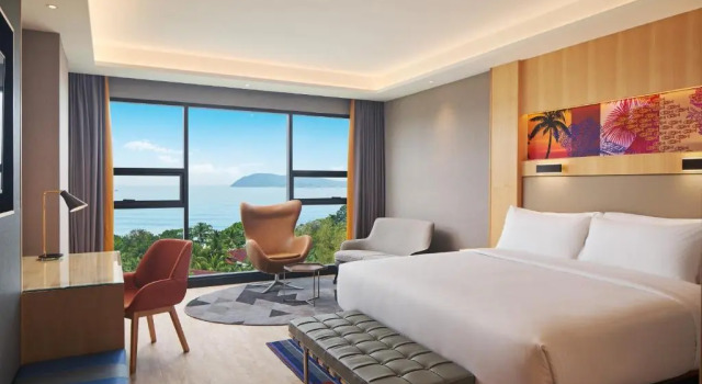 Двухместный люкс c 1 комнатой с балконом и с видом на море Aloft by Marriott Langkawi Pantai Tengah