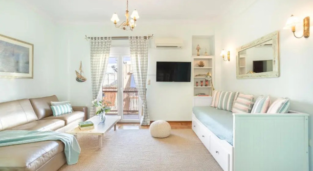 Апартаменты Bright, Calming Retreat With a Balcony Near Metro!