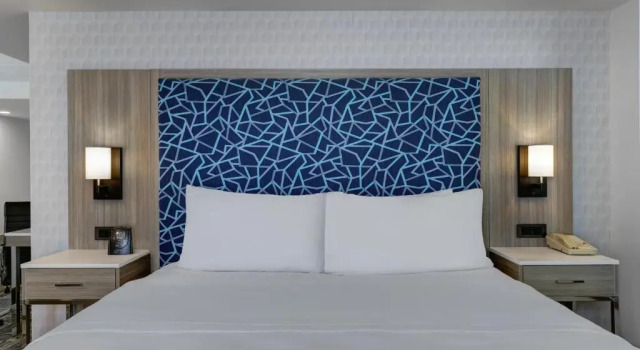 Трёхместный люкс c 1 комнатой Homewood Suites by Hilton London Ontario