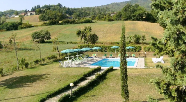 One bedroom appartement with shared pool enclosed garden and wifi at Caprese Michelangelo, Book Apartment Caprese Michelangelo Tuscany