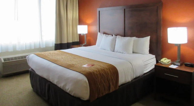Comfort Inn & Suites Event Center, Забронировать Отель Отели Де-Мойн с бассейном, рядом с Мост достижений женщин в Айове, Бассейн