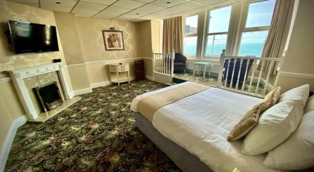 Пятиместный семейный люкс Doric Hotel